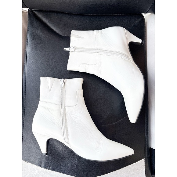 Jeffrey Campbell White Muse‎ Patent Leather Ankle Booties - Picture 2 of 9